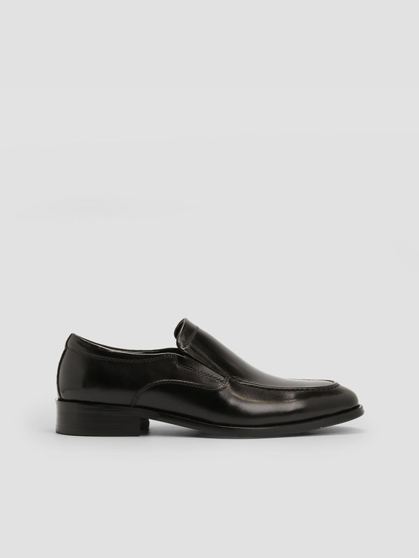 Wilfredo Plain Toe Loafers (Black)